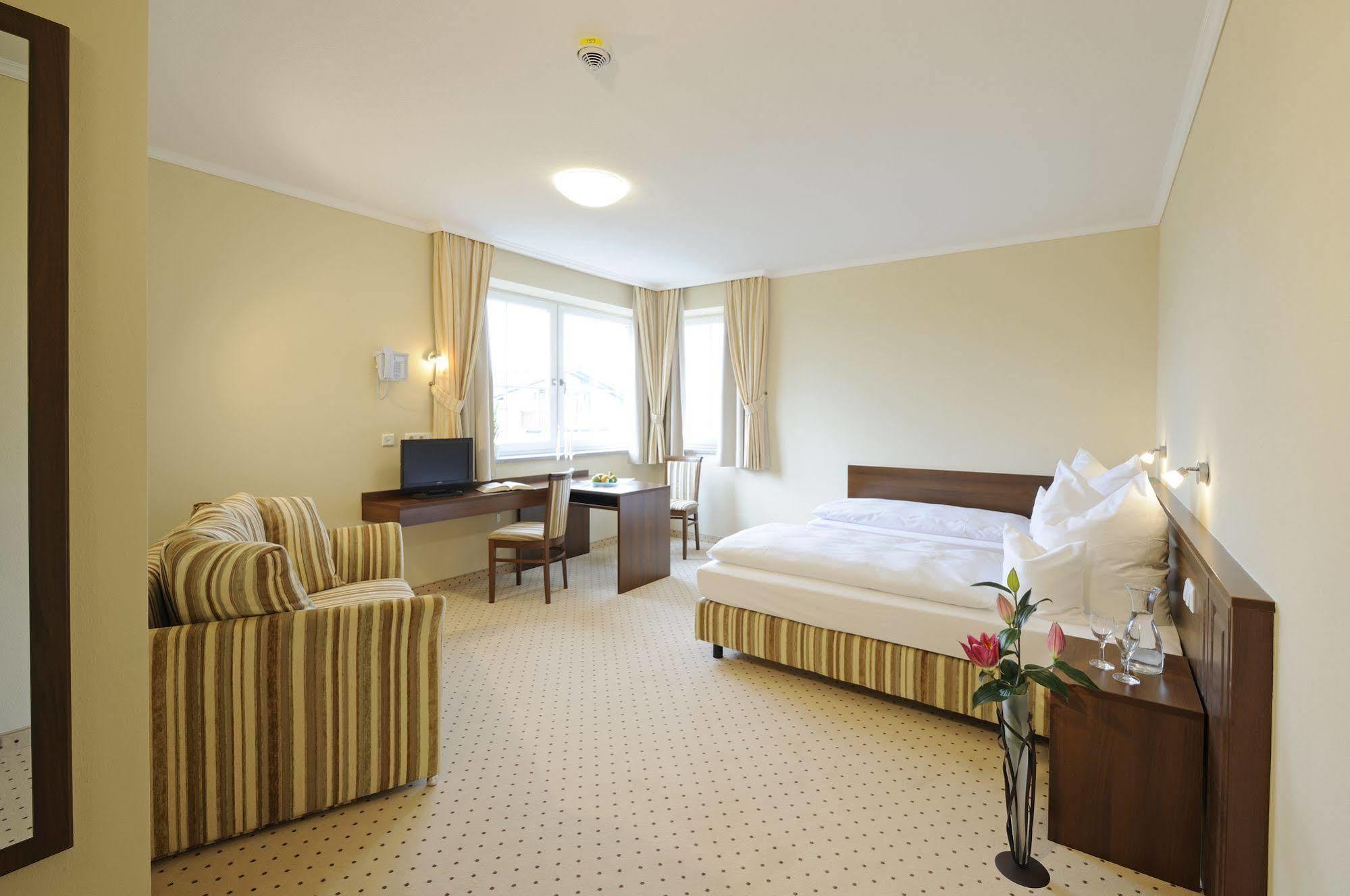 Tittmoning Hotel Inspiration Garni מראה חיצוני תמונה