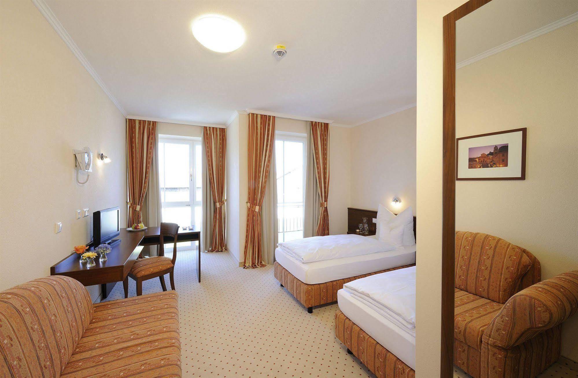 Tittmoning Hotel Inspiration Garni מראה חיצוני תמונה
